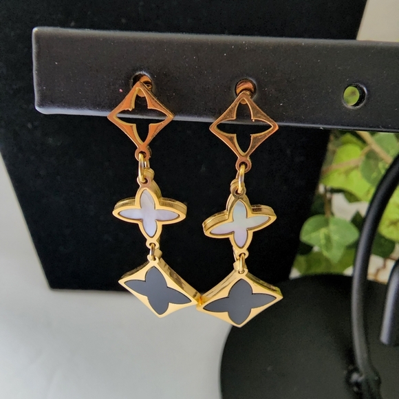 Gold Filled Black Clover Shape Dangle Earrings - Picture 3 of 5